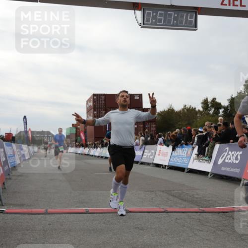 03.10.2025 - Köhlbrandbrückenlauf Yannick Fuchs http://msf.ph/oto/8985114 03.10.2025 15:57:12 Ziel 7107, 7593, 7618, 9032, 9087 meine-sportfotos.de