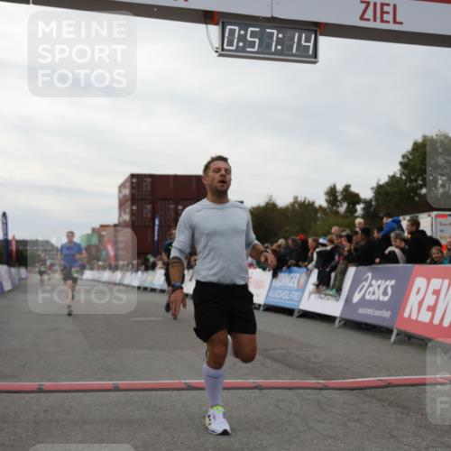 03.10.2025 - Köhlbrandbrückenlauf Yannick Fuchs http://msf.ph/oto/8985120 03.10.2025 15:57:12 Ziel 7107, 7593, 7618, 9032, 9087 meine-sportfotos.de
