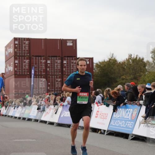 03.10.2025 - Köhlbrandbrückenlauf Yannick Fuchs http://msf.ph/oto/8985136 03.10.2025 15:57:13 Ziel 7107, 7593, 7618, 9032, 9087 meine-sportfotos.de