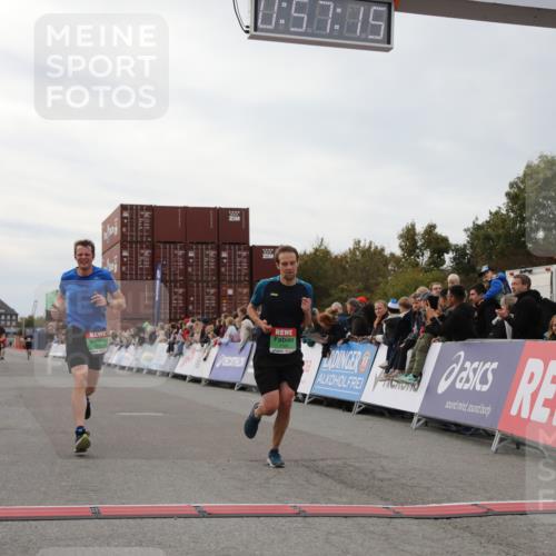 03.10.2025 - Köhlbrandbrückenlauf Yannick Fuchs http://msf.ph/oto/8985141 03.10.2025 15:57:14 Ziel 7107, 7593, 7618, 9032, 9087 meine-sportfotos.de