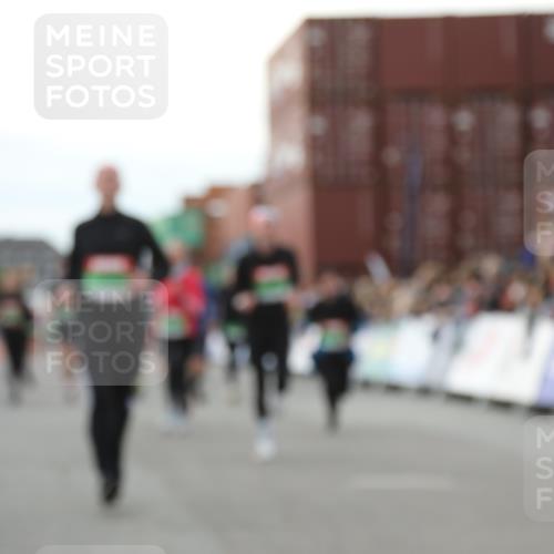 03.10.2025 - Köhlbrandbrückenlauf Yannick Fuchs http://msf.ph/oto/8985144 03.10.2025 16:09:53 Ziel 7175, 7205, 7272, 7305, 7306, 7452, 7583, 7742, 7743, 7863, 8014, 8817, 9028, 9097, 9181, 9341, 9600, 9671 meine-sportfotos.de