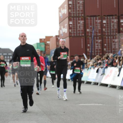 03.10.2025 - Köhlbrandbrückenlauf Yannick Fuchs http://msf.ph/oto/8985148 03.10.2025 16:09:53 Ziel 7175, 7205, 7272, 7305, 7306, 7452, 7583, 7742, 7743, 7863, 8014, 8817, 9028, 9097, 9181, 9341, 9600, 9671 meine-sportfotos.de