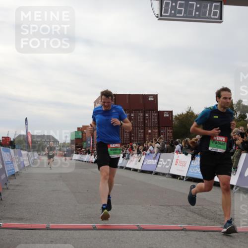 03.10.2025 - Köhlbrandbrückenlauf Yannick Fuchs http://msf.ph/oto/8985149 03.10.2025 15:57:14 Ziel 7107, 7593, 7618, 9032, 9087 meine-sportfotos.de