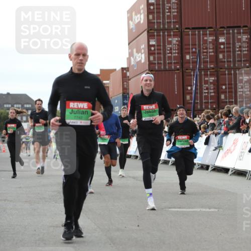03.10.2025 - Köhlbrandbrückenlauf Yannick Fuchs http://msf.ph/oto/8985152 03.10.2025 16:09:54 Ziel 7175, 7205, 7272, 7742, 7743, 7753, 7863, 8014, 8817, 9028, 9181, 9341, 9600 meine-sportfotos.de