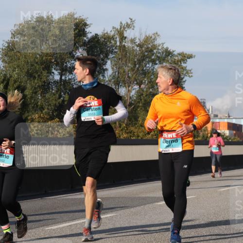 03.10.2025 - Köhlbrandbrückenlauf Luisa Fischer http://msf.ph/oto/8985154 03.10.2025 11:15:35 Position 3 3552, 3553, 3551 meine-sportfotos.de