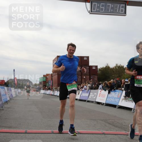 03.10.2025 - Köhlbrandbrückenlauf Yannick Fuchs http://msf.ph/oto/8985156 03.10.2025 15:57:15 Ziel 7107, 7593, 7618, 9032, 9087 meine-sportfotos.de