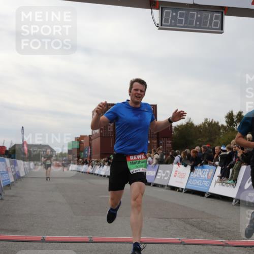 03.10.2025 - Köhlbrandbrückenlauf Yannick Fuchs http://msf.ph/oto/8985159 03.10.2025 15:57:15 Ziel 7107, 7593, 7618, 9032, 9087 meine-sportfotos.de