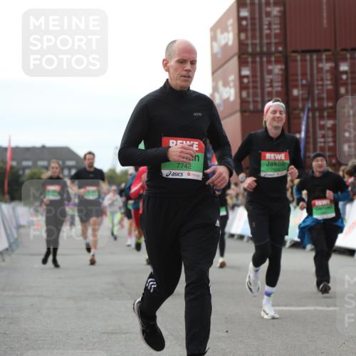 03.10.2025 - Köhlbrandbrückenlauf Yannick Fuchs http://msf.ph/oto/8985161 03.10.2025 16:09:54 Ziel 7175, 7205, 7272, 7742, 7743, 7753, 7863, 8014, 8817, 9028, 9181, 9341, 9600 meine-sportfotos.de