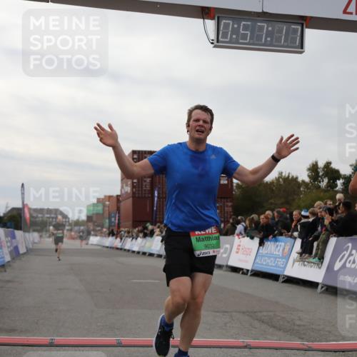 03.10.2025 - Köhlbrandbrückenlauf Yannick Fuchs http://msf.ph/oto/8985163 03.10.2025 15:57:15 Ziel 7107, 7593, 7618, 9032, 9087 meine-sportfotos.de
