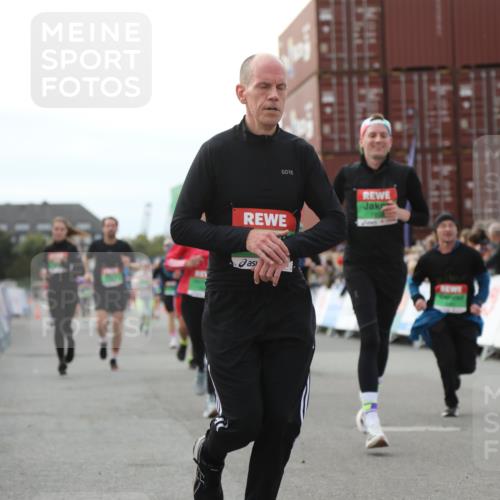 03.10.2025 - Köhlbrandbrückenlauf Yannick Fuchs http://msf.ph/oto/8985164 03.10.2025 16:09:54 Ziel 7175, 7205, 7272, 7742, 7743, 7753, 7863, 8014, 8817, 9028, 9181, 9341, 9600 meine-sportfotos.de