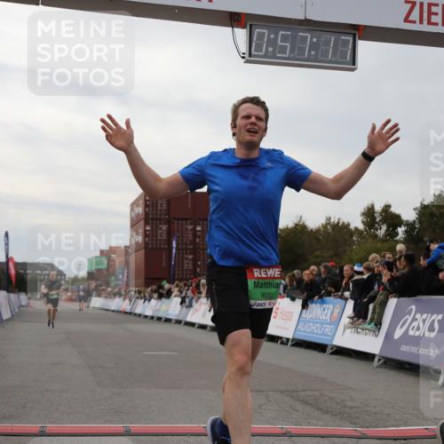 03.10.2025 - Köhlbrandbrückenlauf Yannick Fuchs http://msf.ph/oto/8985167 03.10.2025 15:57:15 Ziel 7107, 7593, 7618, 9032, 9087 meine-sportfotos.de