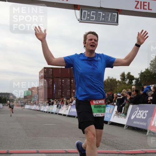 03.10.2025 - Köhlbrandbrückenlauf Yannick Fuchs http://msf.ph/oto/8985171 03.10.2025 15:57:15 Ziel 7107, 7593, 7618, 9032, 9087 meine-sportfotos.de