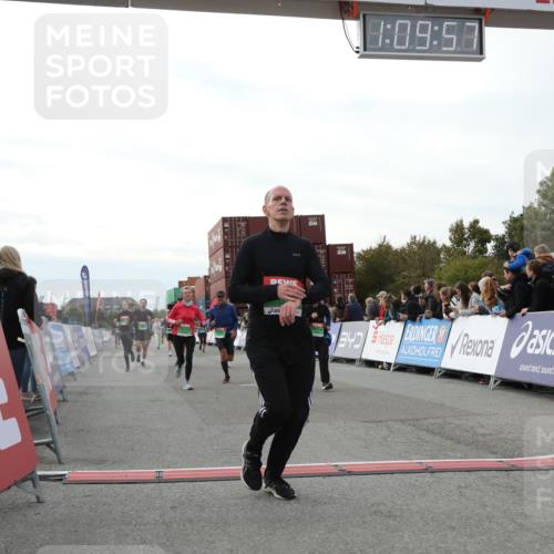 03.10.2025 - Köhlbrandbrückenlauf Yannick Fuchs http://msf.ph/oto/8985177 03.10.2025 16:09:55 Ziel 7175, 7205, 7742, 7743, 7753, 7863, 8014, 8817, 9028, 9341, 9601 meine-sportfotos.de