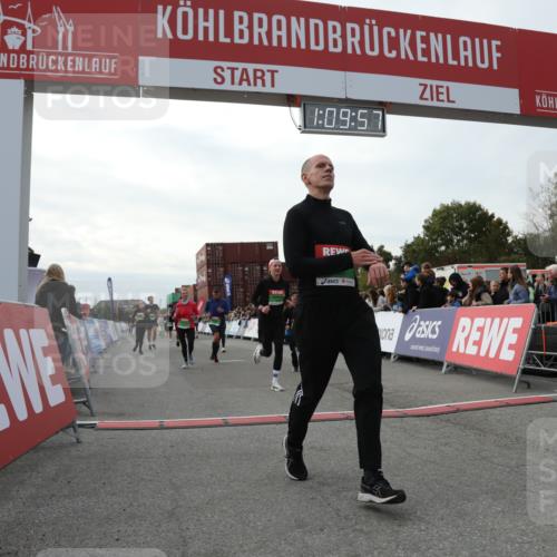 03.10.2025 - Köhlbrandbrückenlauf Yannick Fuchs http://msf.ph/oto/8985181 03.10.2025 16:09:56 Ziel 7175, 7205, 7273, 7742, 7743, 7753, 7863, 8014, 8817, 9028, 9341, 9601 meine-sportfotos.de
