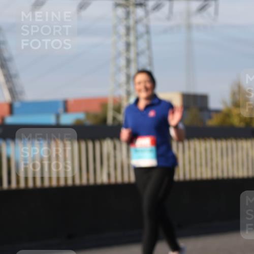 03.10.2025 - Köhlbrandbrückenlauf Luisa Fischer http://msf.ph/oto/8985182 03.10.2025 11:15:49 Position 3  meine-sportfotos.de