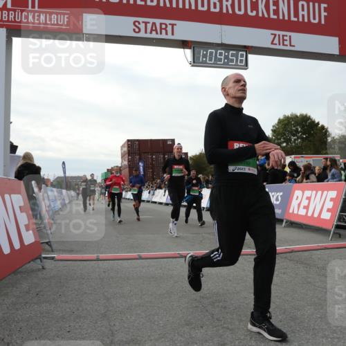 03.10.2025 - Köhlbrandbrückenlauf Yannick Fuchs http://msf.ph/oto/8985185 03.10.2025 16:09:56 Ziel 7175, 7205, 7273, 7742, 7743, 7753, 7863, 8014, 8817, 9028, 9341, 9601 meine-sportfotos.de
