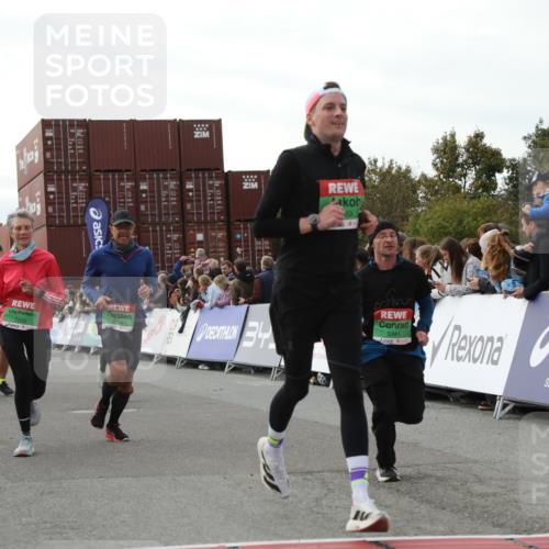 03.10.2025 - Köhlbrandbrückenlauf Yannick Fuchs http://msf.ph/oto/8985191 03.10.2025 16:09:56 Ziel 7175, 7205, 7273, 7742, 7743, 7753, 7863, 8014, 8817, 9028, 9341, 9601 meine-sportfotos.de
