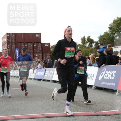 03.10.2025 - Köhlbrandbrückenlauf Yannick Fuchs http://msf.ph/oto/8985195 03.10.2025 16:09:56 Ziel 7175, 7205, 7273, 7742, 7743, 7753, 7863, 8014, 8817, 9028, 9341, 9601 meine-sportfotos.de