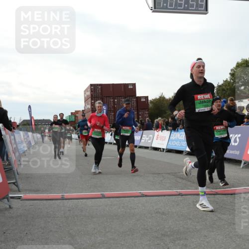 03.10.2025 - Köhlbrandbrückenlauf Yannick Fuchs http://msf.ph/oto/8985199 03.10.2025 16:09:57 Ziel 7175, 7205, 7273, 7742, 7743, 7753, 7863, 8014, 8817, 9028, 9090, 9341, 9601 meine-sportfotos.de
