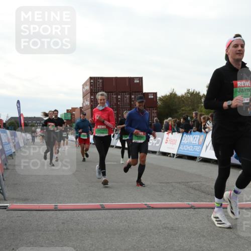 03.10.2025 - Köhlbrandbrückenlauf Yannick Fuchs http://msf.ph/oto/8985204 03.10.2025 16:09:57 Ziel 7175, 7205, 7273, 7742, 7743, 7753, 7863, 8014, 8817, 9028, 9090, 9341, 9601 meine-sportfotos.de