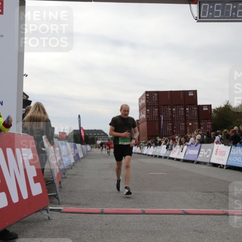 03.10.2025 - Köhlbrandbrückenlauf Yannick Fuchs http://msf.ph/oto/8985205 03.10.2025 15:57:19 Ziel 9087, 9668 meine-sportfotos.de