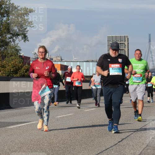 03.10.2025 - Köhlbrandbrückenlauf Luisa Fischer http://msf.ph/oto/8985207 03.10.2025 11:15:55 Position 3 1988, 2475, 3588 meine-sportfotos.de