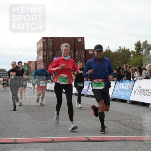 03.10.2025 - Köhlbrandbrückenlauf Yannick Fuchs http://msf.ph/oto/8985208 03.10.2025 16:09:57 Ziel 7175, 7205, 7273, 7742, 7743, 7753, 7863, 8014, 8817, 9028, 9090, 9341, 9601 meine-sportfotos.de