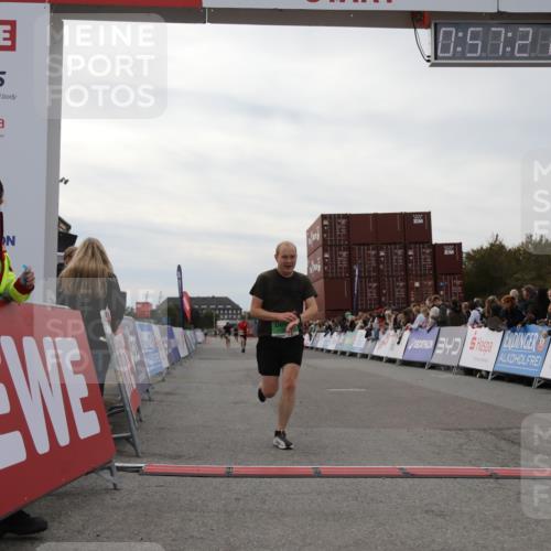 03.10.2025 - Köhlbrandbrückenlauf Yannick Fuchs http://msf.ph/oto/8985210 03.10.2025 15:57:19 Ziel 9087, 9668 meine-sportfotos.de