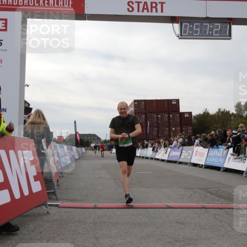 03.10.2025 - Köhlbrandbrückenlauf Yannick Fuchs http://msf.ph/oto/8985213 03.10.2025 15:57:20 Ziel 7261, 9087, 9668 meine-sportfotos.de