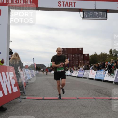 03.10.2025 - Köhlbrandbrückenlauf Yannick Fuchs http://msf.ph/oto/8985217 03.10.2025 15:57:20 Ziel 7261, 9087, 9668 meine-sportfotos.de