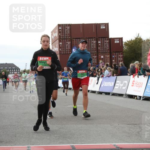03.10.2025 - Köhlbrandbrückenlauf Yannick Fuchs http://msf.ph/oto/8985227 03.10.2025 16:09:59 Ziel 7175, 7205, 7273, 7528, 7529, 7743, 7753, 7863, 8014, 8817, 8882, 9028, 9090, 9323, 9341, 9601 meine-sportfotos.de