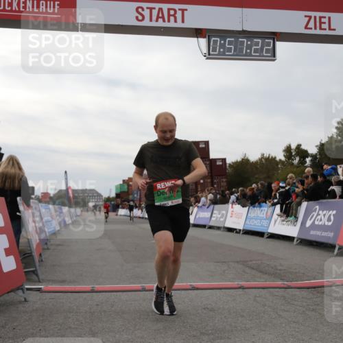 03.10.2025 - Köhlbrandbrückenlauf Yannick Fuchs http://msf.ph/oto/8985228 03.10.2025 15:57:20 Ziel 7261, 9087, 9668 meine-sportfotos.de