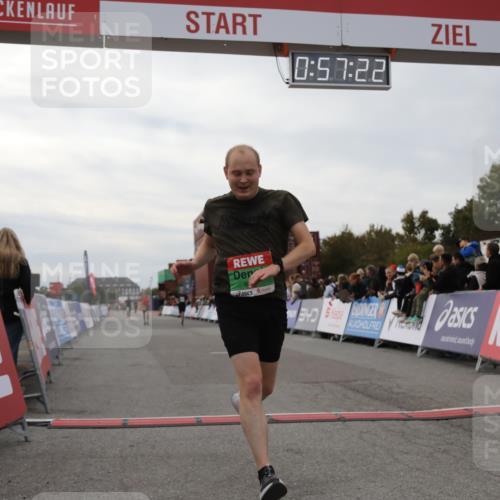 03.10.2025 - Köhlbrandbrückenlauf Yannick Fuchs http://msf.ph/oto/8985232 03.10.2025 15:57:20 Ziel 7261, 9087, 9668 meine-sportfotos.de