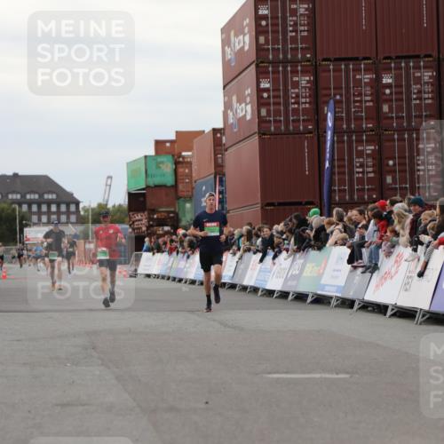 03.10.2025 - Köhlbrandbrückenlauf Yannick Fuchs http://msf.ph/oto/8985235 03.10.2025 15:57:21 Ziel 7261, 9087, 9668 meine-sportfotos.de