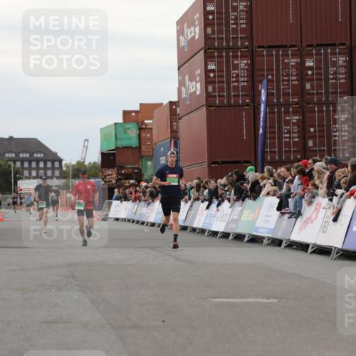 03.10.2025 - Köhlbrandbrückenlauf Yannick Fuchs http://msf.ph/oto/8985240 03.10.2025 15:57:21 Ziel 7261, 9087, 9668 meine-sportfotos.de