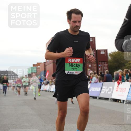 03.10.2025 - Köhlbrandbrückenlauf Yannick Fuchs http://msf.ph/oto/8985245 03.10.2025 16:10:00 Ziel 7175, 7205, 7273, 7528, 7529, 7743, 7753, 7863, 8014, 8817, 8882, 9028, 9090, 9323, 9341, 9601 meine-sportfotos.de