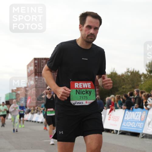 03.10.2025 - Köhlbrandbrückenlauf Yannick Fuchs http://msf.ph/oto/8985251 03.10.2025 16:10:01 Ziel 7175, 7205, 7273, 7528, 7529, 7743, 7753, 7764, 8014, 8817, 8882, 9028, 9090, 9323, 9341, 9458, 9601 meine-sportfotos.de