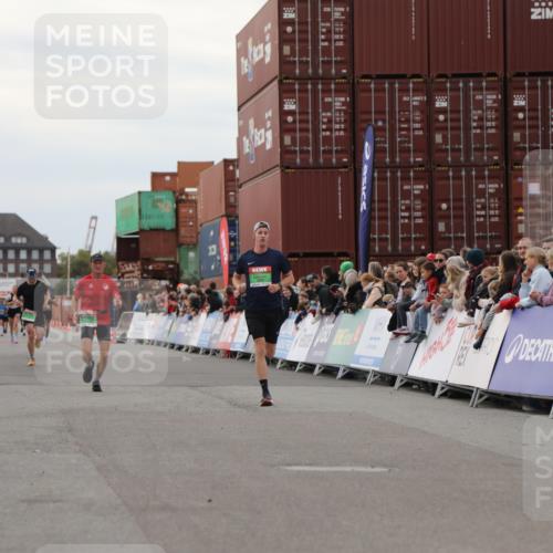 03.10.2025 - Köhlbrandbrückenlauf Yannick Fuchs http://msf.ph/oto/8985252 03.10.2025 15:57:22 Ziel 7261, 7535, 9087, 9668 meine-sportfotos.de