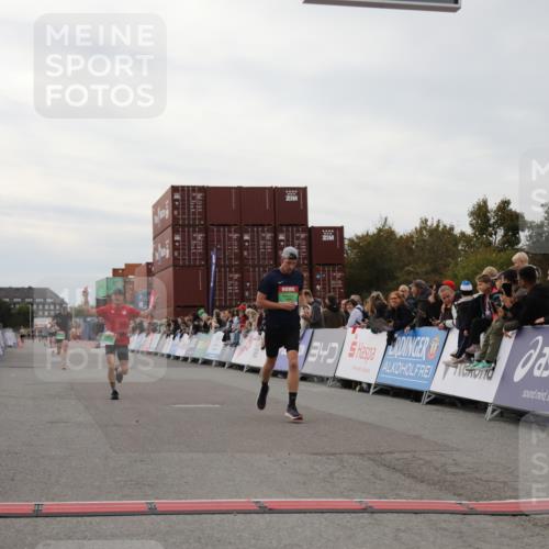 03.10.2025 - Köhlbrandbrückenlauf Yannick Fuchs http://msf.ph/oto/8985262 03.10.2025 15:57:25 Ziel 7261, 7535, 9668 meine-sportfotos.de