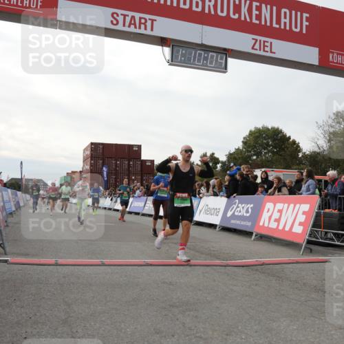 03.10.2025 - Köhlbrandbrückenlauf Yannick Fuchs http://msf.ph/oto/8985266 03.10.2025 16:10:03 Ziel 7175, 7273, 7437, 7528, 7529, 7753, 7764, 8817, 8882, 9090, 9323, 9458, 9601 meine-sportfotos.de