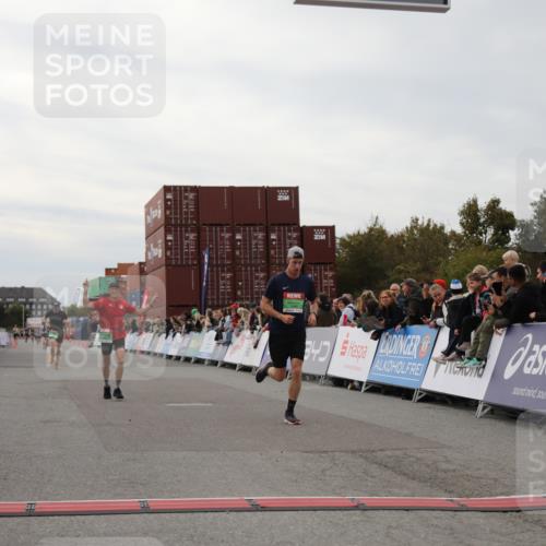 03.10.2025 - Köhlbrandbrückenlauf Yannick Fuchs http://msf.ph/oto/8985267 03.10.2025 15:57:26 Ziel 7261, 7535, 9668 meine-sportfotos.de