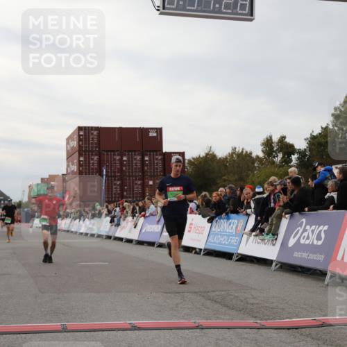 03.10.2025 - Köhlbrandbrückenlauf Yannick Fuchs http://msf.ph/oto/8985274 03.10.2025 15:57:26 Ziel 7261, 7535, 9668 meine-sportfotos.de