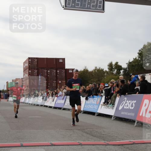 03.10.2025 - Köhlbrandbrückenlauf Yannick Fuchs http://msf.ph/oto/8985278 03.10.2025 15:57:26 Ziel 7261, 7535, 9668 meine-sportfotos.de