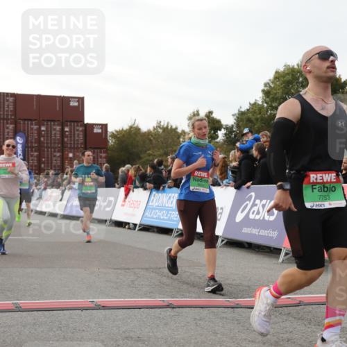 03.10.2025 - Köhlbrandbrückenlauf Yannick Fuchs http://msf.ph/oto/8985284 03.10.2025 16:10:03 Ziel 7175, 7273, 7437, 7528, 7529, 7753, 7764, 8817, 8882, 9090, 9323, 9458, 9601 meine-sportfotos.de