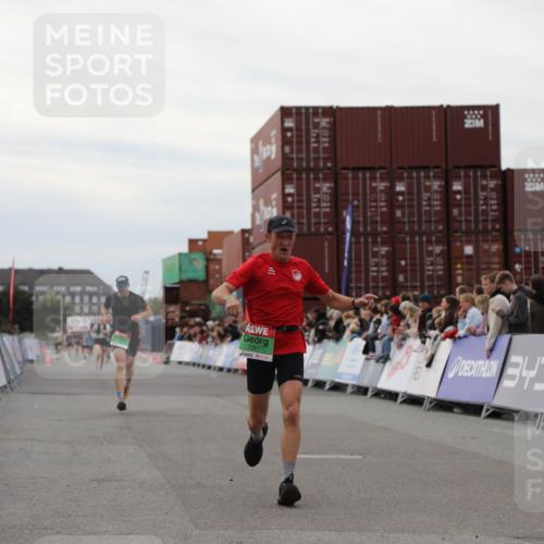 03.10.2025 - Köhlbrandbrückenlauf Yannick Fuchs http://msf.ph/oto/8985290 03.10.2025 15:57:27 Ziel 7261, 7535, 9668 meine-sportfotos.de