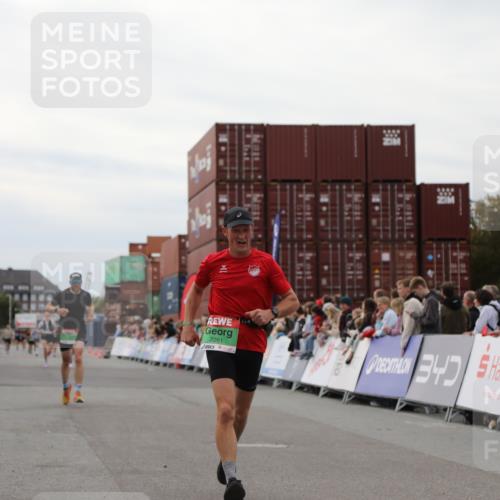 03.10.2025 - Köhlbrandbrückenlauf Yannick Fuchs http://msf.ph/oto/8985299 03.10.2025 15:57:27 Ziel 7261, 7535, 9668 meine-sportfotos.de