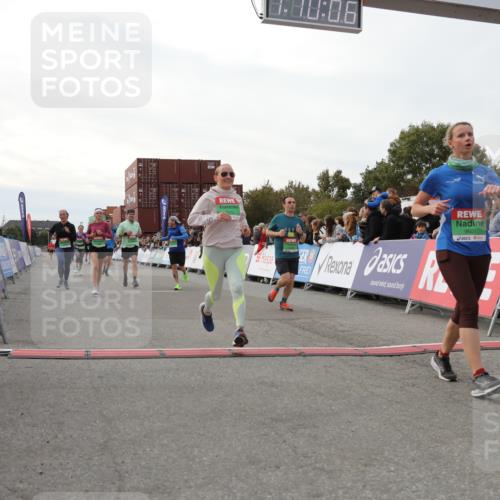 03.10.2025 - Köhlbrandbrückenlauf Yannick Fuchs http://msf.ph/oto/8985308 03.10.2025 16:10:05 Ziel 7273, 7437, 7528, 7529, 7753, 7764, 8882, 9090, 9323, 9458, 9601 meine-sportfotos.de