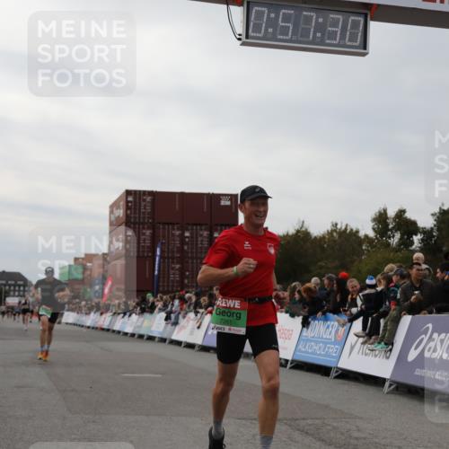 03.10.2025 - Köhlbrandbrückenlauf Yannick Fuchs http://msf.ph/oto/8985320 03.10.2025 15:57:28 Ziel 7261, 7535, 9668 meine-sportfotos.de