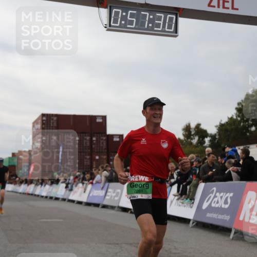 03.10.2025 - Köhlbrandbrückenlauf Yannick Fuchs http://msf.ph/oto/8985327 03.10.2025 15:57:28 Ziel 7261, 7535, 9668 meine-sportfotos.de