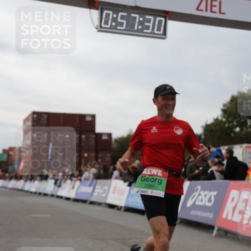 03.10.2025 - Köhlbrandbrückenlauf Yannick Fuchs http://msf.ph/oto/8985331 03.10.2025 15:57:29 Ziel 7261, 7535, 9177, 9178, 9668 meine-sportfotos.de